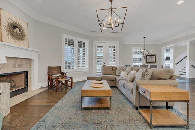 Building Photo - Rent Unfurnished or Fully Furnished - 4 Be...