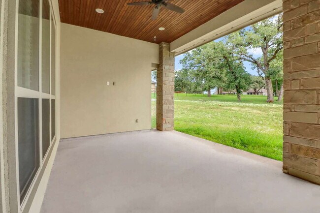 Building Photo - "Charming 4-Bed Oasis with Granite Touches & Cozy Fireplace in Floresville!"