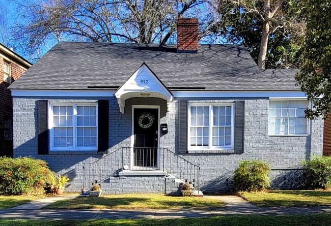 Primary Photo - Large Downtown Savannah 2BR/1BA House For ...