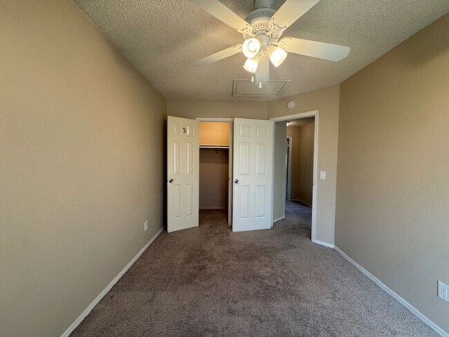 Building Photo - ELEGANT 5BD in WOODLAND HILLS/D20 - Security Deposit Waiver Available