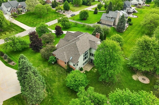 Building Photo - 1819 Brookview Dr