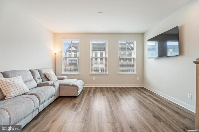 Building Photo - 646 Lakemont Dr