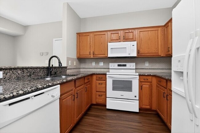 Building Photo - Recently Updated 4BD/2.5BA Home in Melbourne Community of Huntersville!