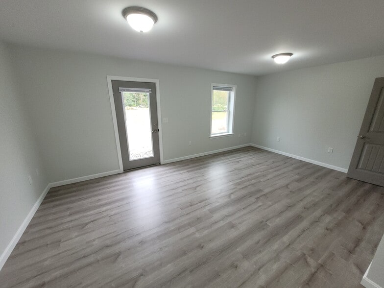 Building Photo - 4 Juniper Ln