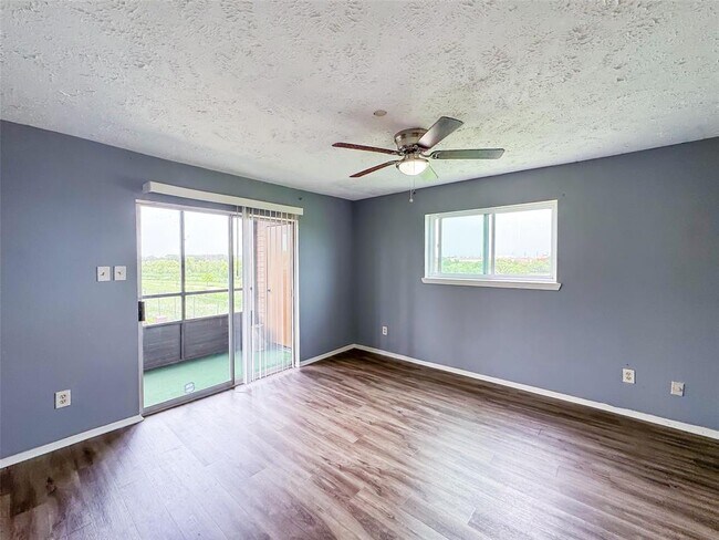 Building Photo - 10555 Turtlewood Ct