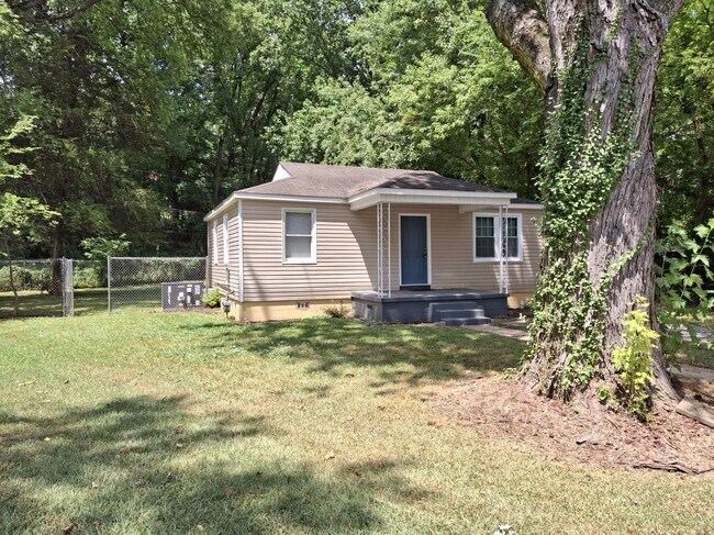 Building Photo - 825 Crestline Cir NW