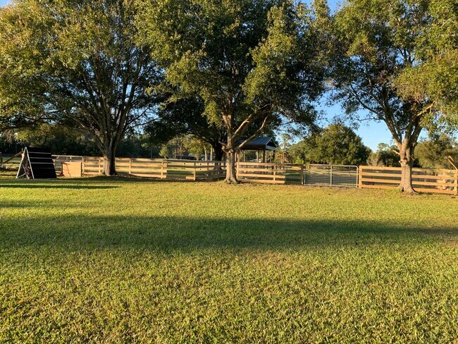 Building Photo - 3155 SW 78th Ave