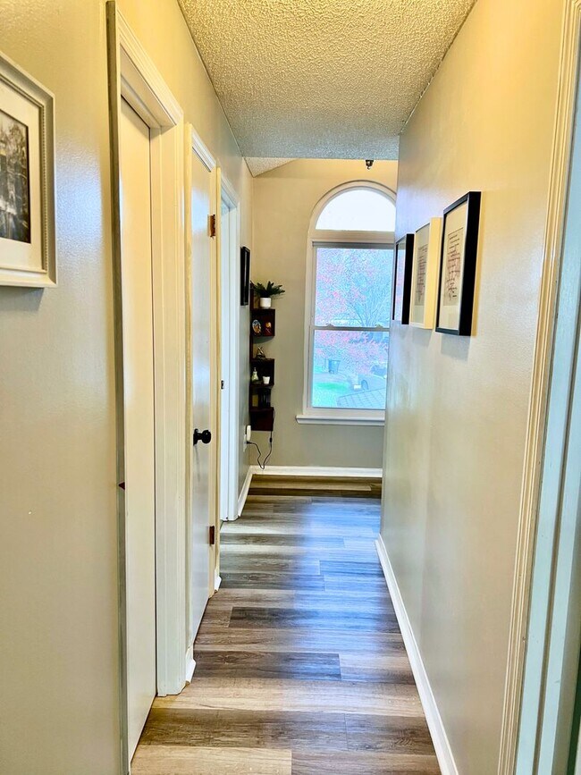 Building Photo - Charming 3-Bedroom Home with Modern Upgrad...