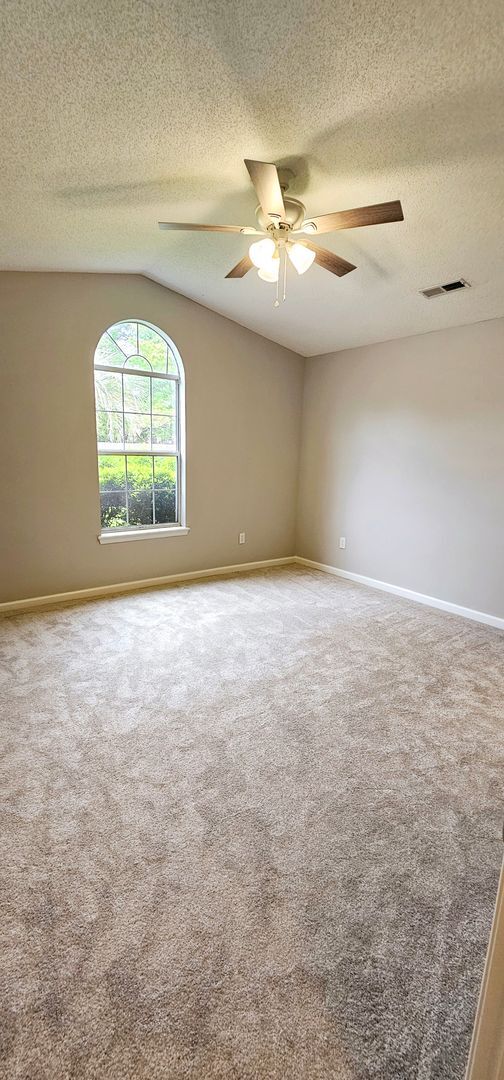 Building Photo - Spacious 2-Bed, 2-Bath Home with Modern Co...