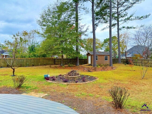 Building Photo - 701 Victoria Cir