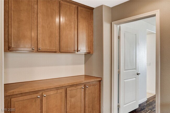 Building Photo - 9768 Plane Tree Ct