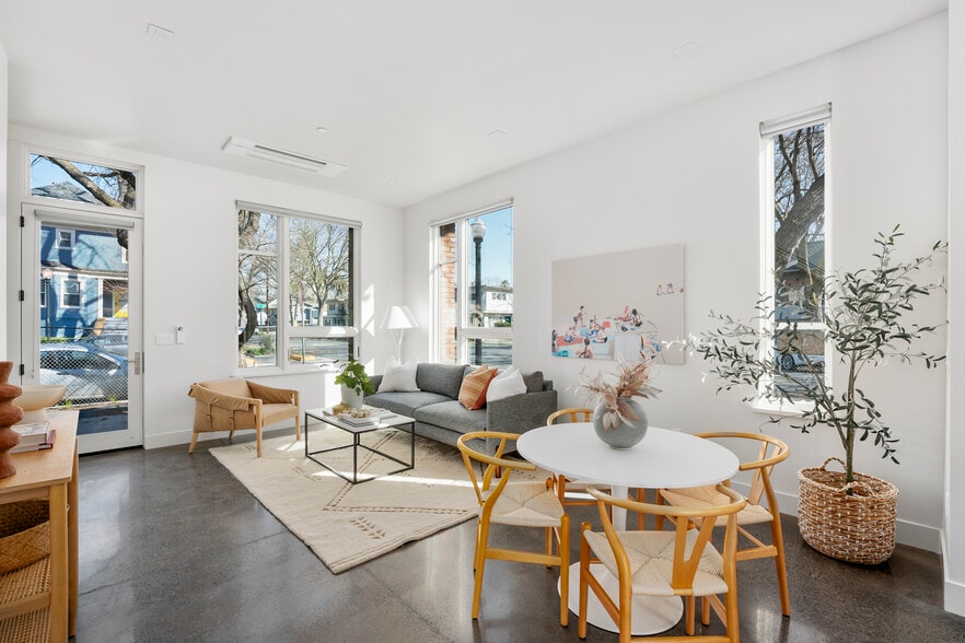 Building Photo - 2230 I St