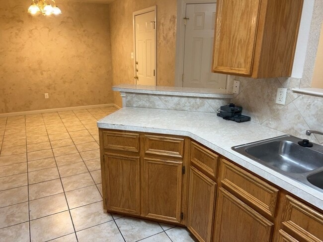 Building Photo - 1204 Nicholas Cir