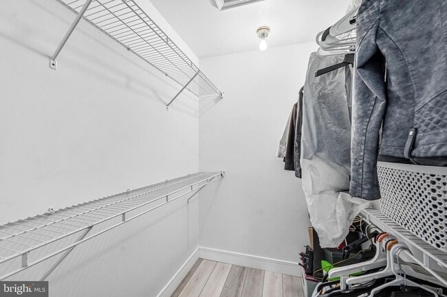 Building Photo - 3904 Fenwick Ln