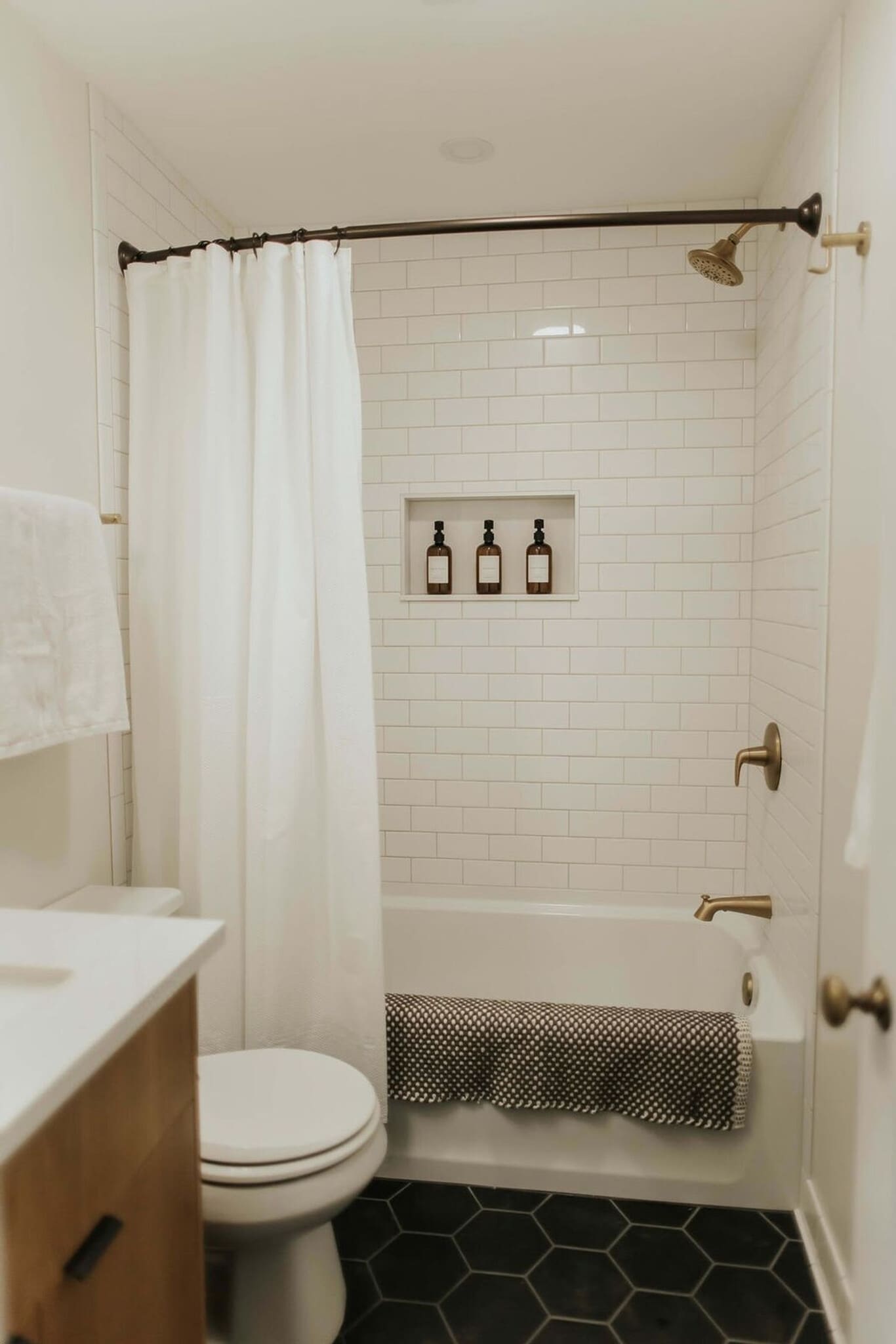 Building Photo - 909 S Mitchell St