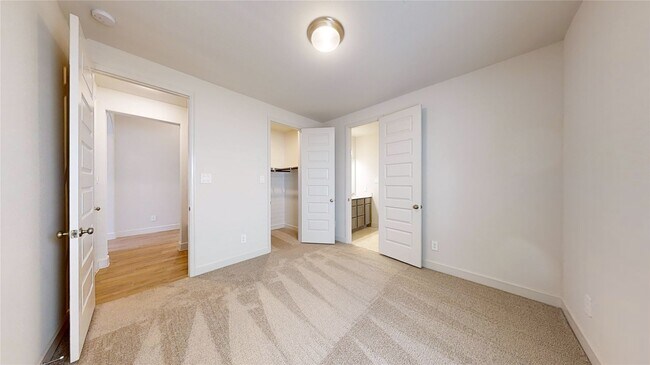 Building Photo - 624 Sand Branch Dr