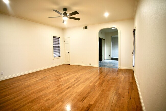 Building Photo - 4br 3-1/2ba Victorian in hills of Blossom Valley