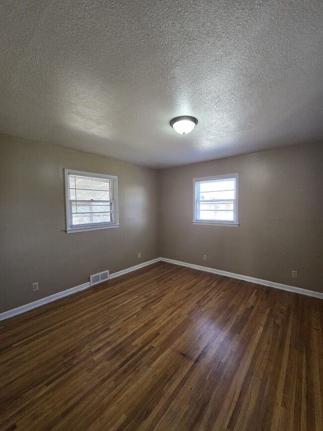 Building Photo - 902 N Colorado St