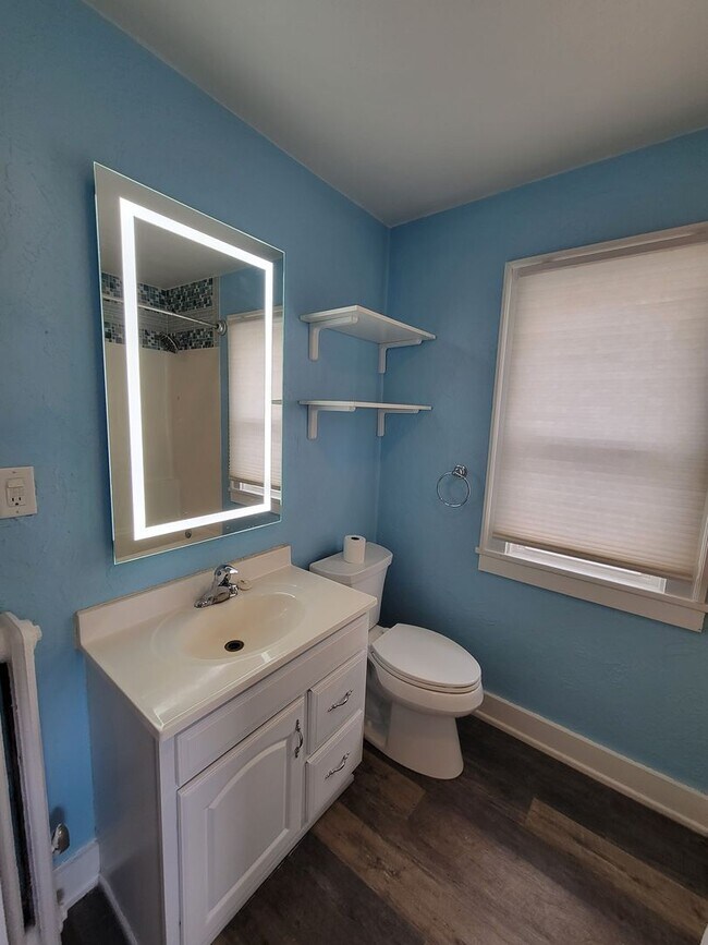 Building Photo - Beautiful Cedar Falls Home