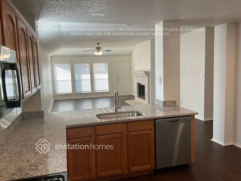 Building Photo - 2817 Goldfinch Dr