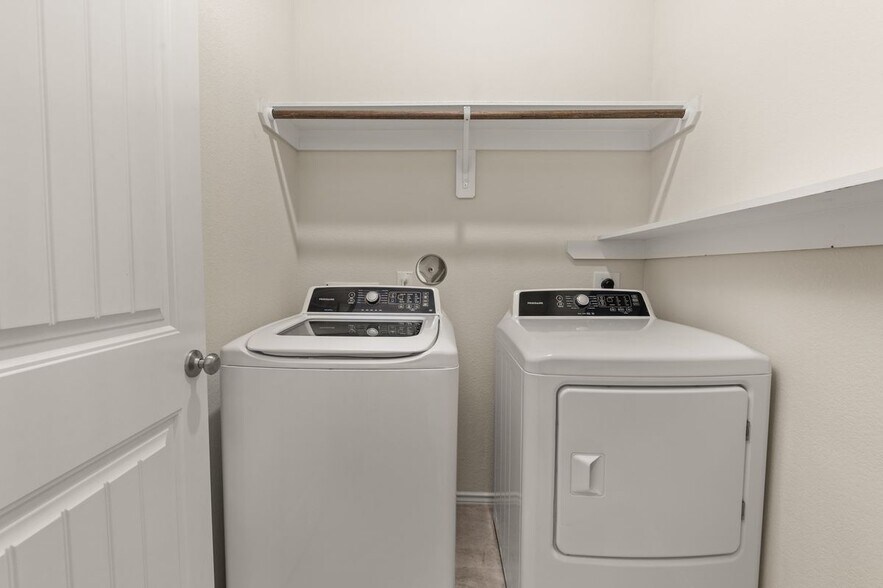 Building Photo - 3715 White Gardenia Ln