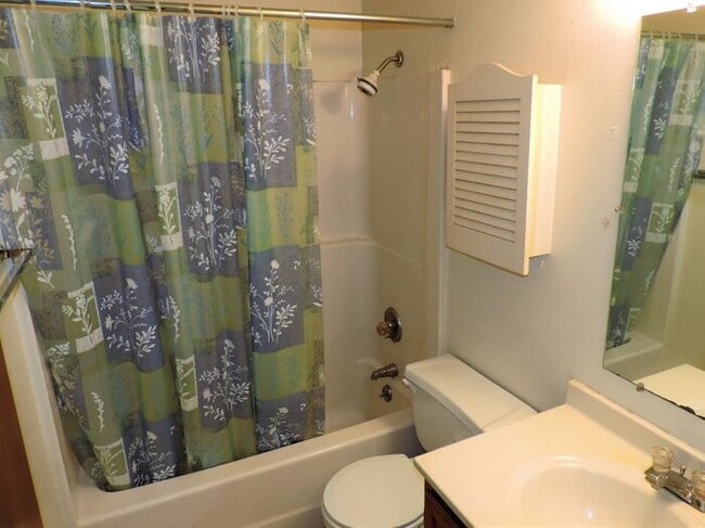 Building Photo - $900 | 1 Bedroom, 1 Bathroom Condo | Cat Friendly* | Available for Immediate Move In!