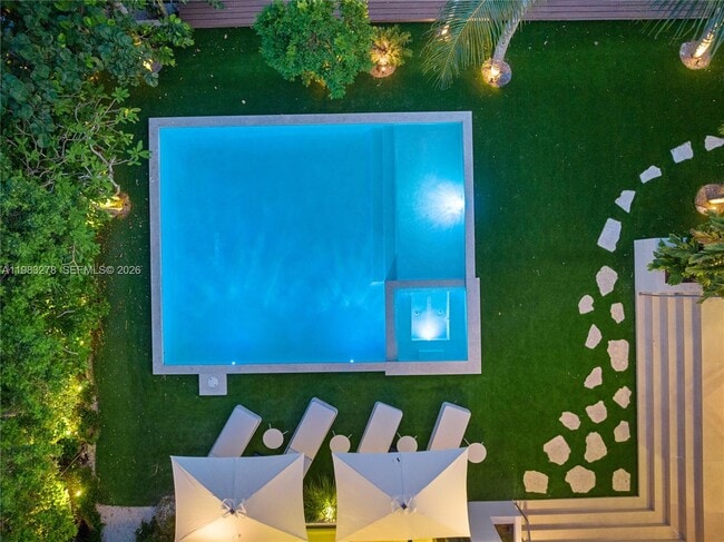 Building Photo - 1200 NE 87th St