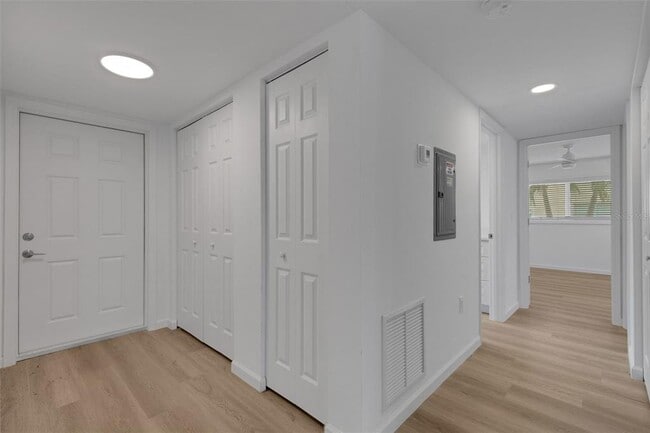 Building Photo - 2826 W Rainbow Cir