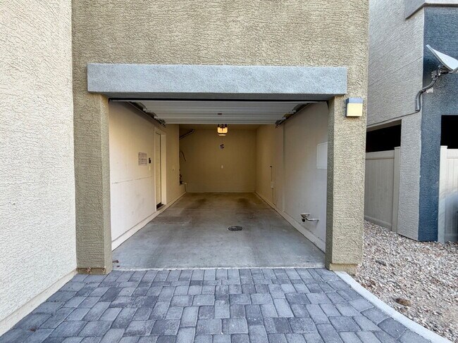Building Photo - GATED 4 BED 2.5 BATH 2 CAR GARAGE SINGLE FAMILY HOME w/ LOFT, BEDROOM DOWNSTAIRS, NEXT TO COMMUNI...