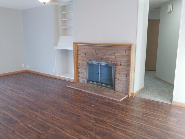 Building Photo - Newly Remodeled 3BD/2B House with a HUGE Back Yard and Patio for Summer Entertaining!