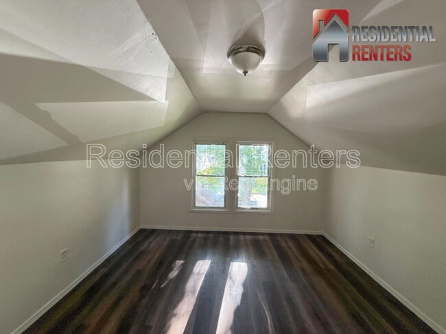 Building Photo - 5560 N 40th St