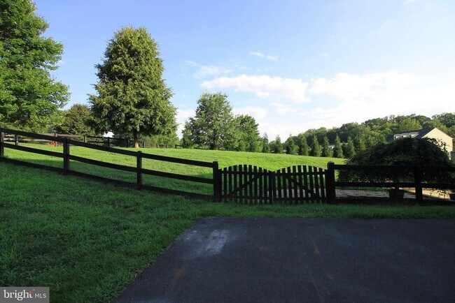 Building Photo - 5569 Jamisons Farm Dr