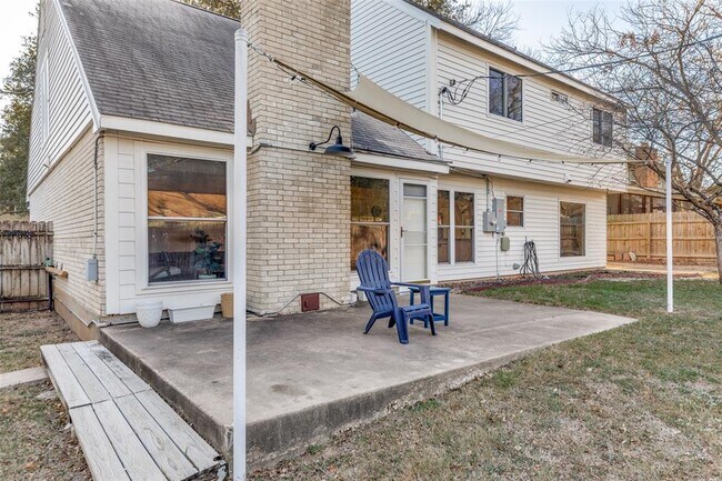 Building Photo - 4002 Biscay Dr