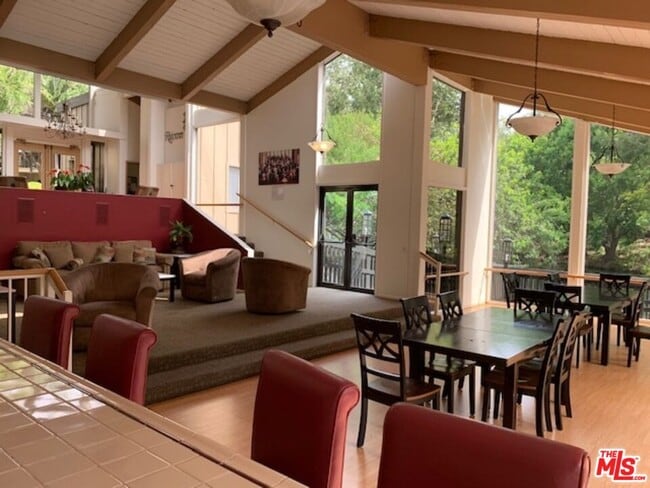 Building Photo - 1115 Raintree Cir