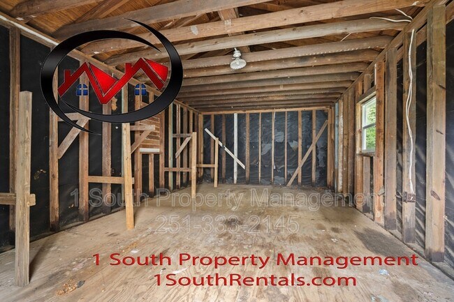 Building Photo - 3201 Lees Ln
