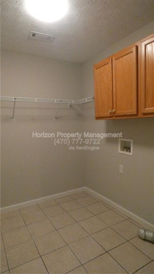 Building Photo - 3993 Hidden Hollow Dr
