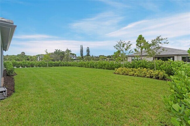 Building Photo - 4566 Silverwood Ln N