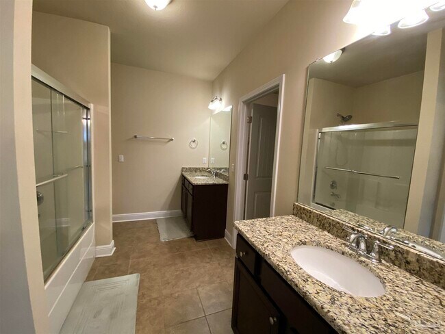 Building Photo - 2486 Redford Dr