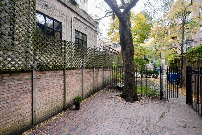 Building Photo - 26 E Division St