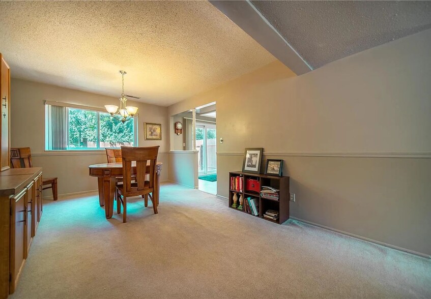 Building Photo - 129 Carmel Woods Dr