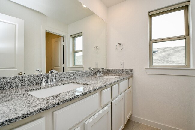 Building Photo - 943 Malibu Shr Ln