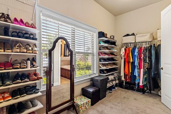 Building Photo - Luxury Living in The Oaks at Cotswold – 5BR Executive Home with Exceptional Amenities