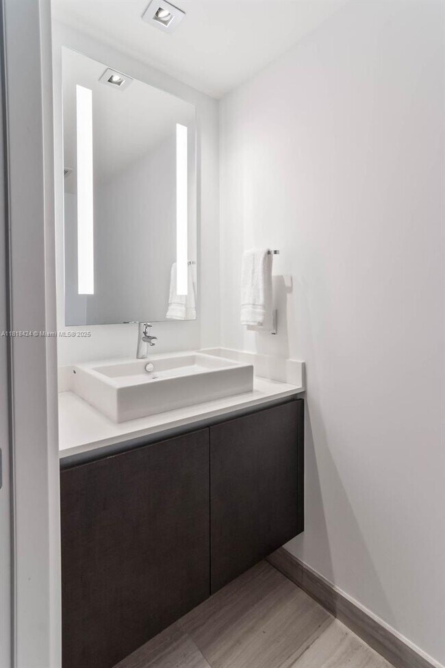 Building Photo - 1451 Brickell Ave