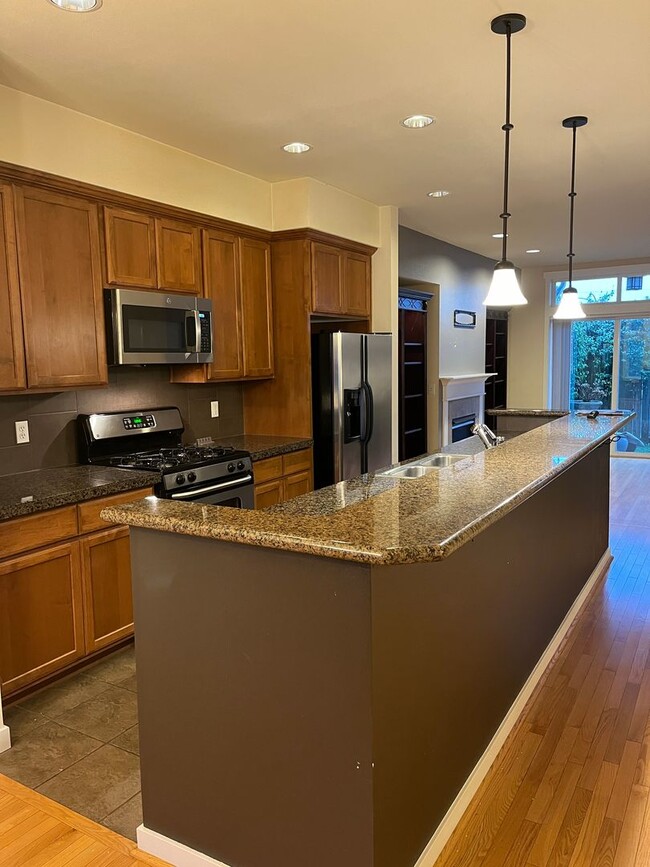 Building Photo - Ravenna Townhome