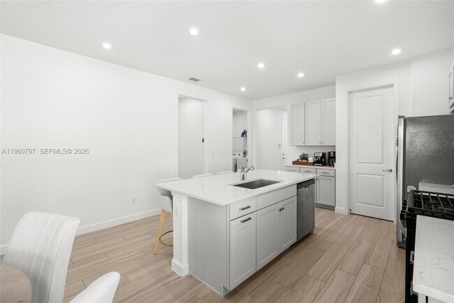 Building Photo - 13461 SW Bally Dr