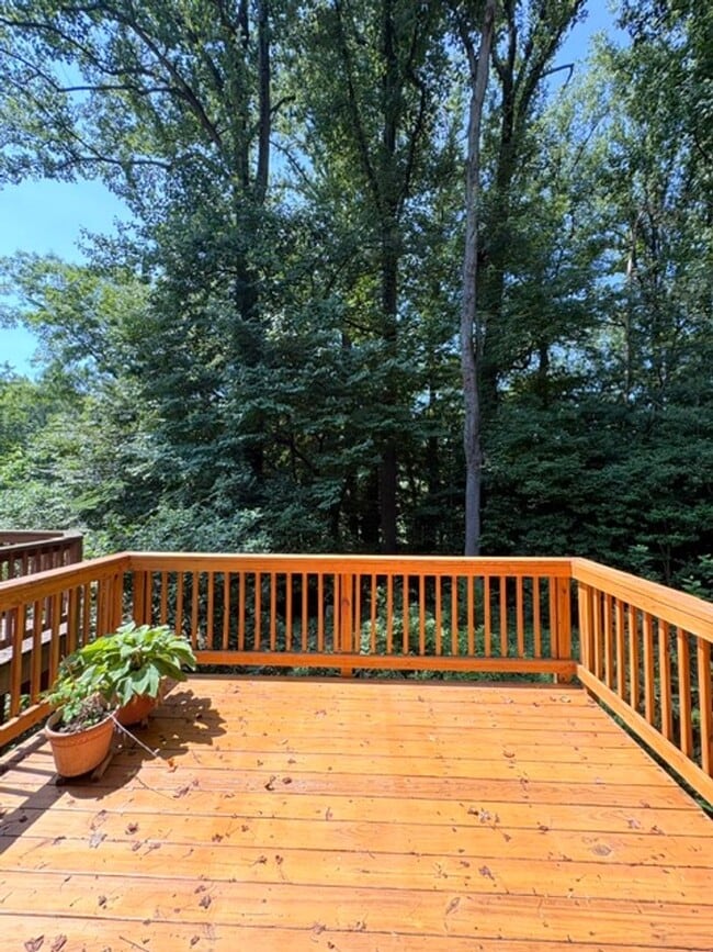 Building Photo - 2071 Golf Course Dr