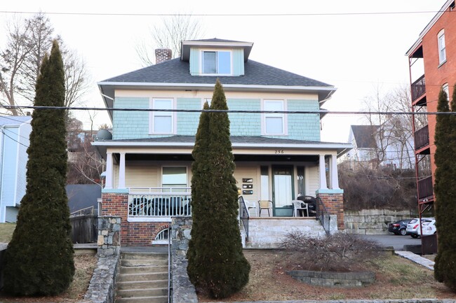 Primary Photo - 256 Congress Ave