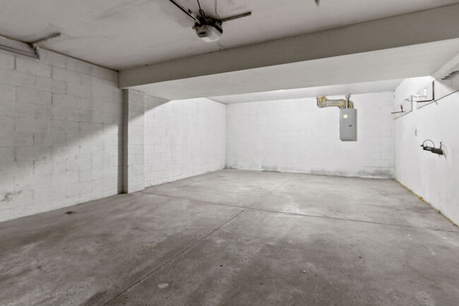 Building Photo - 122 Manor View Dr