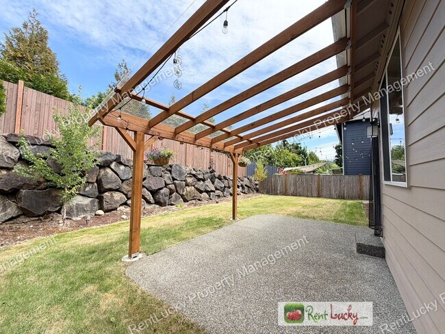 Building Photo - Amazing 5 Bedroom Home in Bothell with Gorgeous Finishes and Large Family Room!