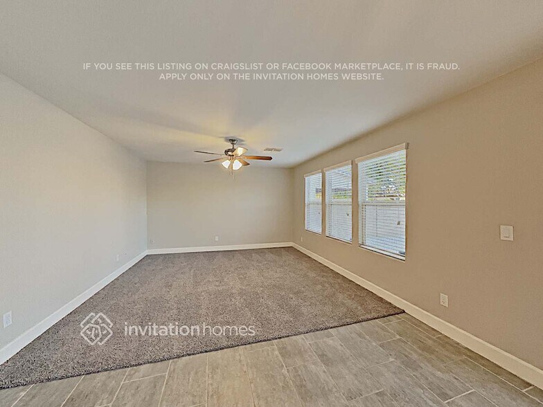 Building Photo - 894 E Daniella Dr